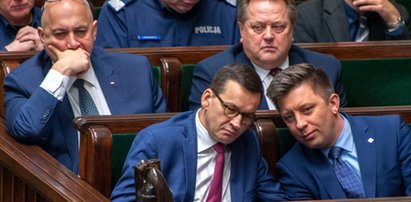 Pigwówka Morawieckiego miała pomóc otrząsnąć się Dworczykowi? Palikot dużo wie o nalewce. Mówi, że postawiłaby na nogi szefa KPRM