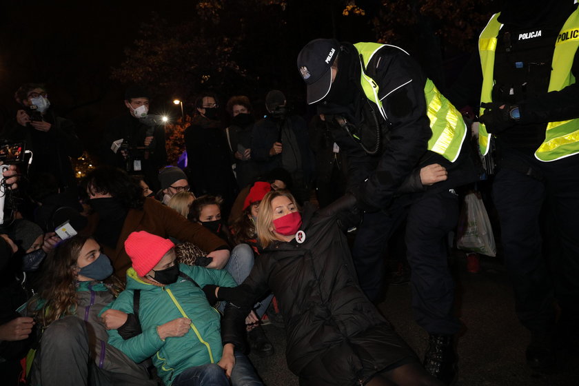 Strajk przed siedzibą Ministerstwa Edukacji Narodowej. Policja użyła siły