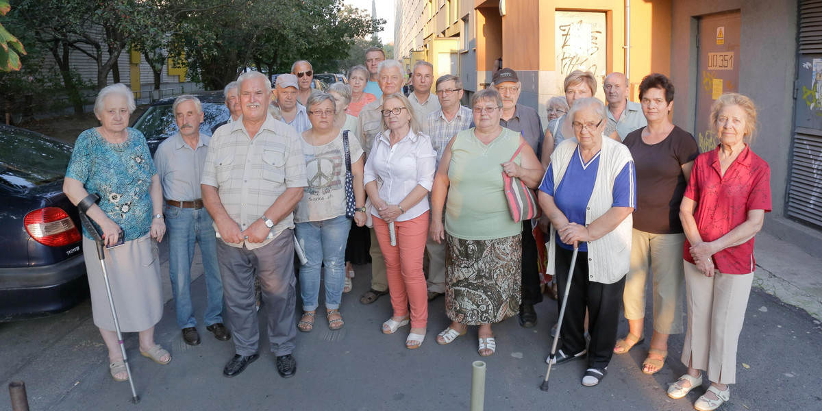 Lokatorzy bloku przy Ślicznej protestują