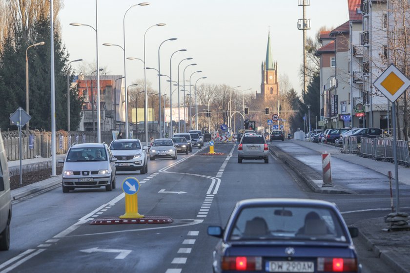 Przy wjazdach na osiedla powstały nowe lewoskręty