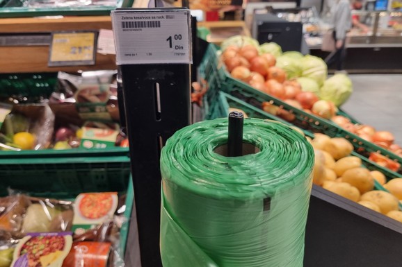 Bacili koru od krompira u pogrešnu kesu, sada cela zgrada mo
