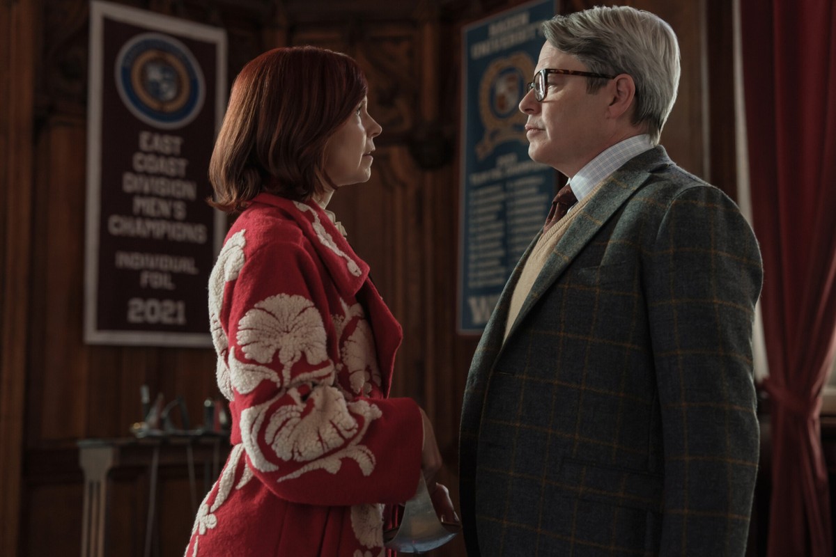 Carrie Preston jako Elsbeth Tascioni i Matthew Broderick jako Lawrence Grey w dwunastym odcinku drugiego sezonu serialu "Elsbeth"