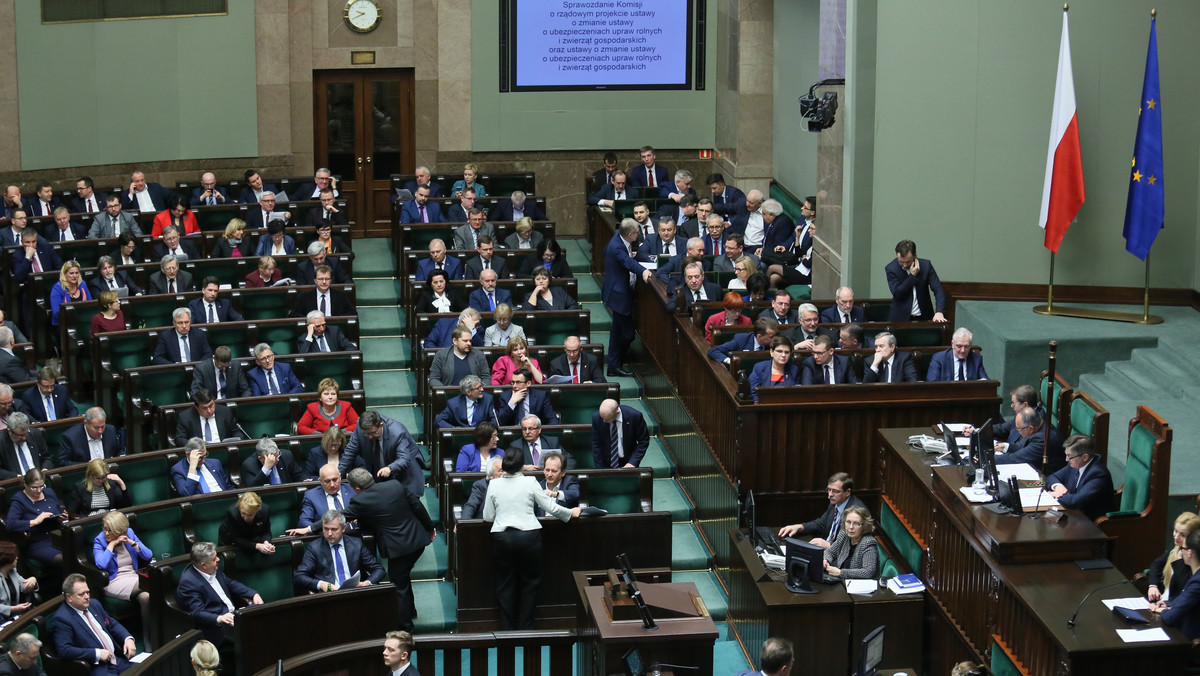 KNF będzie miała pół roku na rejestracje pośredników kredytowych, zamiast 30 dni - przewidują trzy poprawki Senatu do ustawy o kredycie hipotecznym, które przyjął Sejm.