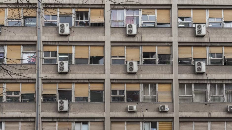 Klimatyzatory zużywają znacznie więcej energii elektrycznej i powodują zwiększenie emisji gazów cieplarnianych, fot. Getty Images