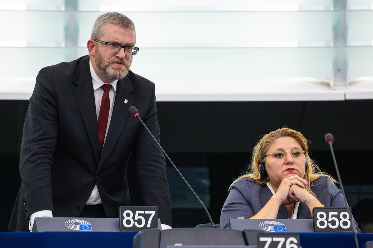 Grzegorz Braun nie wytrzymał po głosowaniu w Parlamencie Europejskim. Wykrzykiwał jedno słowo