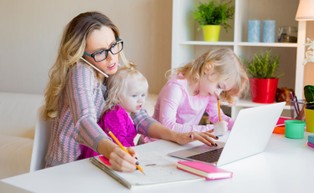 Dodatkowe zasiłki opiekuńcze będą mogły być przyznawane także po wakacjach