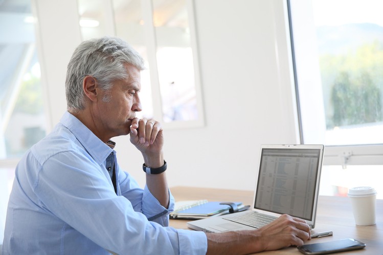 Working Forever<br><br>
Pracować będziemy przez całe życie, czemu sprzyjać będzie wydłużający się okres jego trwania.

Autorka zakłada, że – przy założeniu, że ludzkie życie będzie trwało nieokreślenie długo – można także uznać, że dotychczasowy trójetapowy model (edukacja – praca – emerytura) przestanie funkcjonować.

Ludzkie życie składać się będzie raczej z kilku następujących po sobie żyć, gdzie praca, edukacja i odpoczynek będą się nawzajem przenikać.