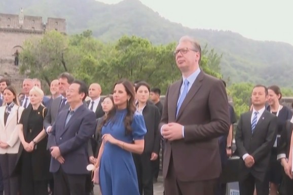 "IMAM OGROMNU TREMU ZBOG RAZGOVORA SA SI ĐINPINGOM " Vučić na Kineskom zidu: "Cenimo naše čelično prijateljstvo, mi volimo kineski narod"