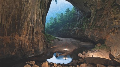 Cavers enter Hang En, a cave tunneled out by the Rao Thuong River.