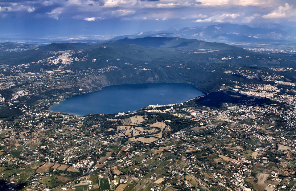 Castel Gandolfo - widok na region i jezioro Albano