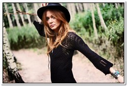 Ania Rusowicz pyta, czy da się kochać i pokazuje pełen namiętnych scen klip