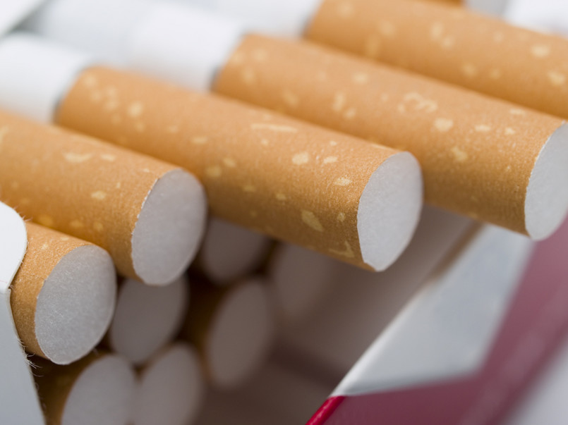 Irlandia, a kilka miesięcy później Wielka Brytania, notyfikowały Komisję Europejską, w ramach tzw. procedury TRIS, o zamiarze wprowadzenia regulacji w zakresie ujednoliconych opakowań wyrobów tytoniowych.