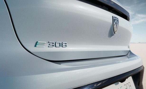 Peugeot e-308 i e-308 SW właśnie zadebiutował. Pierwsze samochody pojawią się w salonach dopiero w przyszłym roku