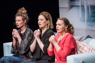 Fala międzypłciowych nieporozumień. „Ludzie inteligentni” Olafa Lubaszenki na scenie IMKA Light