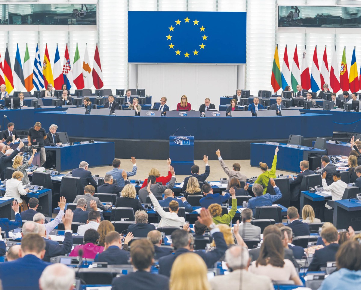 Obecną kadencję PE zainaugurował z 751 posłami, wśród których było 73 przedstawicieli Wielkiej Brytanii. Po brexicie – decyzją państw członkowskich – liczebność została zmniejszona do 705