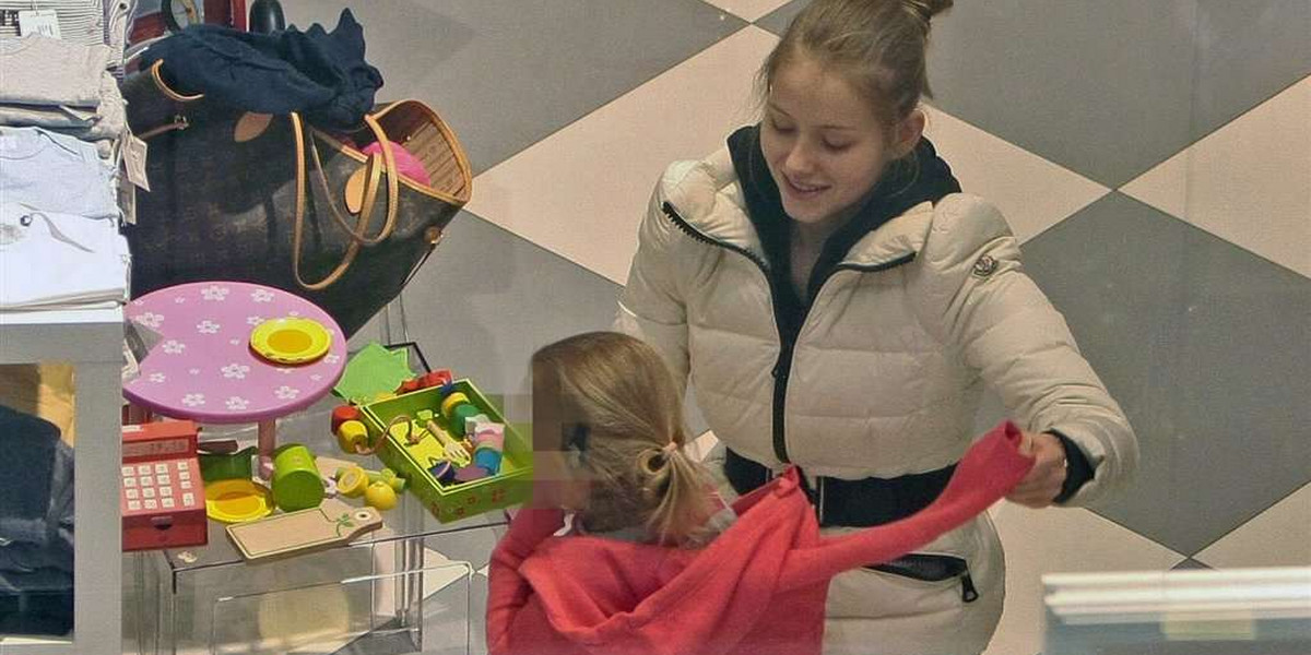 Agata Rubik z córką na zakupach. Nie korzystały z...