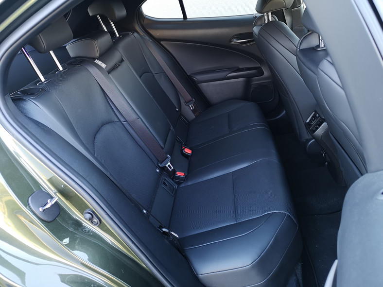 Lexus UX 200 F Sport preludium do hybrydy TEST