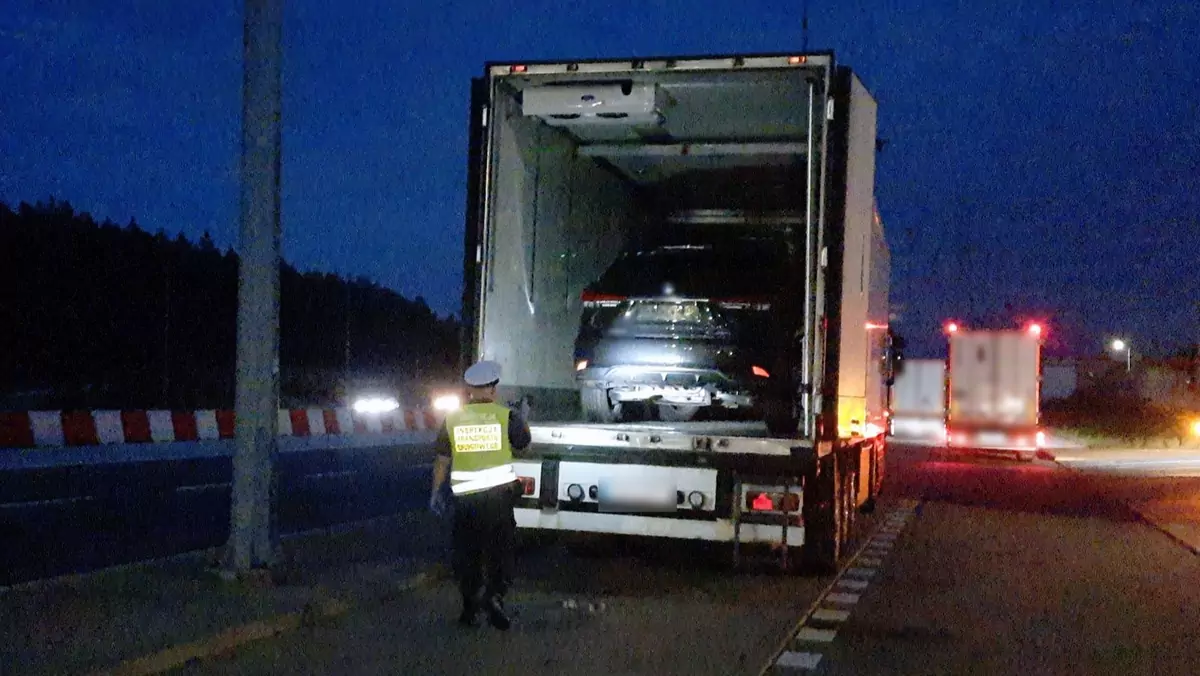 W naczepie-chłodni przewożono dwa skradzione samochody osobowe