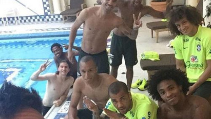 Félmeztelenül ünnepeltek Neymarék