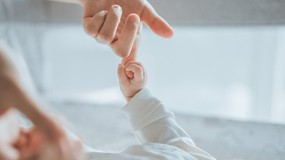 Coraz więcej gmin wypłaca własne becikowe. Znamy najnowsze dane