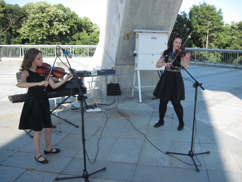Koncert mladih violinistkinja Jovane Savić i Nevene Maksimović