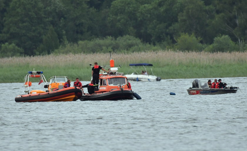 Ośmiolatka utknęła w tonącej kabinie. Tragedia na jeziorze Tałty. Prokuratura ujawnia szczegóły śledztw