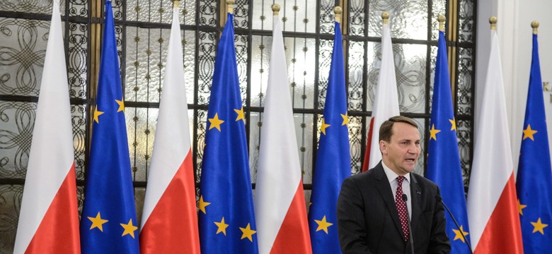 "Fakty" TVN: Donald Tusk zażądał dziś dymisji Sikorskiego