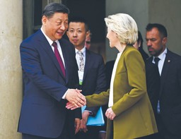 Taniec wokół chińskiego smoka. Wchodzą cła ochronne na import elektryków