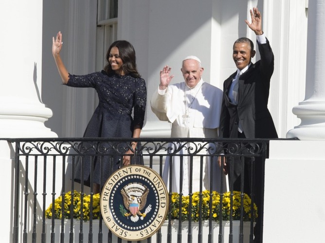 Michelle i Barack Obamowie oraz papież Franciszek