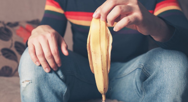 Stop using banana peels for masturbation – Doctors warn as guys claim it’s next “to a blowjob