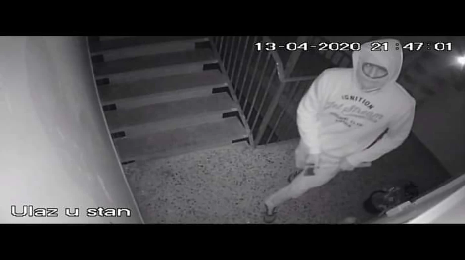 Video nadzor su razbili sekirom
