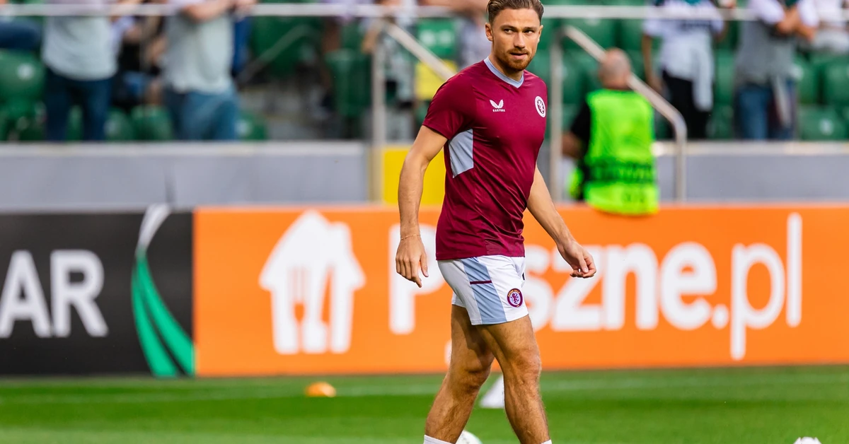 Matty Cash kopnięty tam, gdzie mężczyznę boli najbardziej. Strzelił też pięknego gola