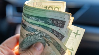 Nie 12%, lecz 10% podatku. Drugi próg wzrośnie do 150 tys. zł, a kwota wolna do 60 tys. zł. Umowa o pracę stanie się bardziej opłacalna niż B2B?