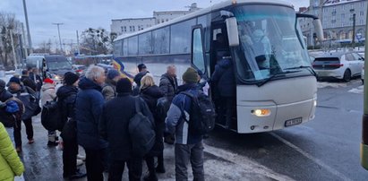 Reporter "Faktu" pojechał na protest "w obronie TVP". Co zobaczył w autobusie?