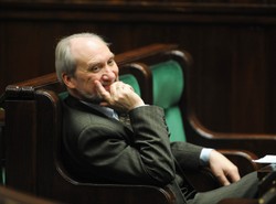 Prokuratura odmawia Macierewiczowi