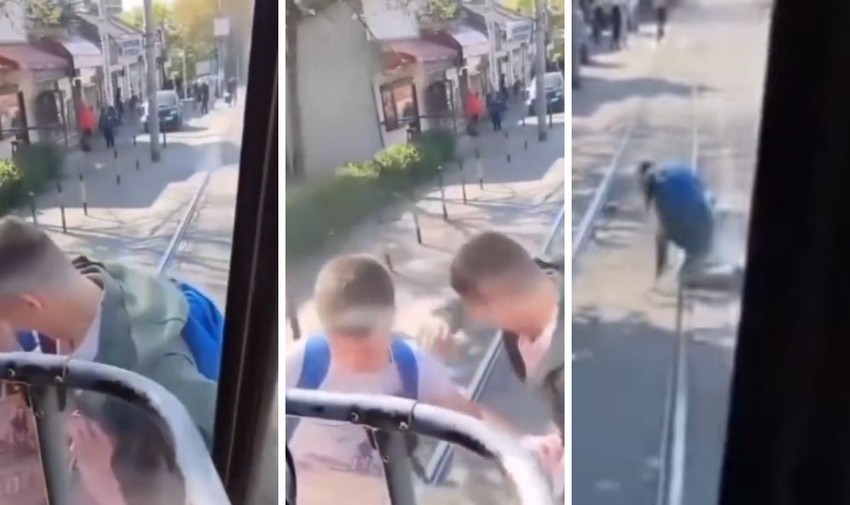 Deca skaču sa tramvaja