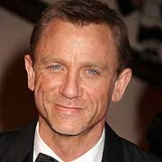 27733_daniel-craig-180-d00022B055dd371e275d2