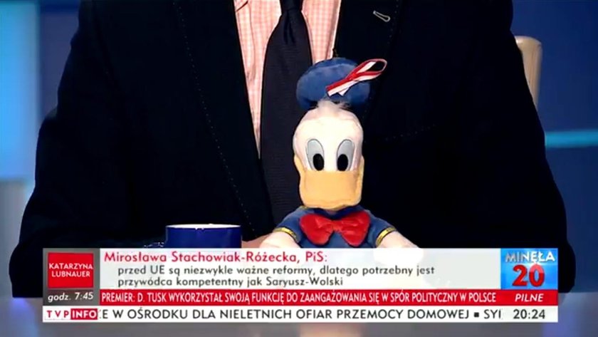 Poseł .Nowoczesnej z... pluszowym kaczorem w TVP!