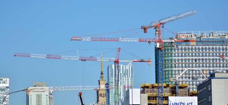 Z sesji Rady Warszawy zdjęto sprawę dekomunizacji 3 ulic. PiS: KO skręca w stronę postkomuny