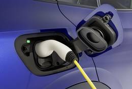 Skromne ulgi dla samochodów na prąd, państwo wspiera auta spalinowe