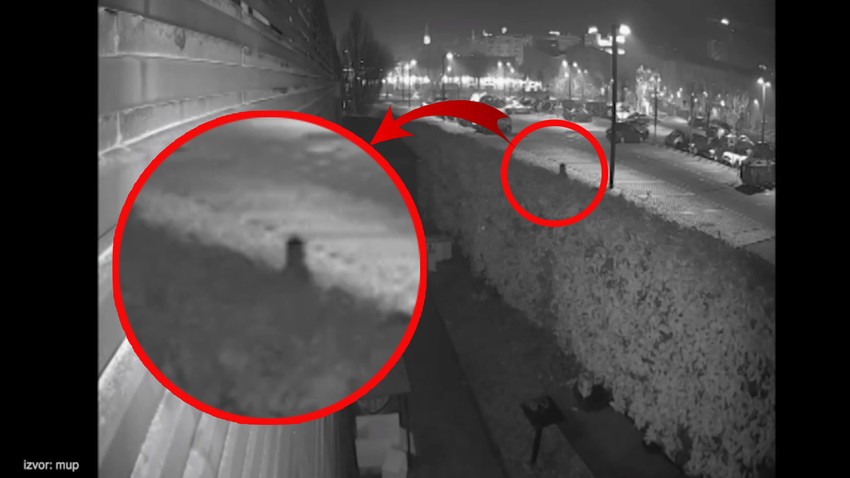 1:51h: Kod ograde na parkingu iza "Savanove"