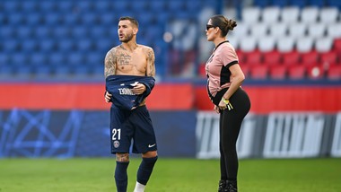 nielegalni imigranci oskarżyli piłkarza reprezentacji francji i jego żonę o wyzysk