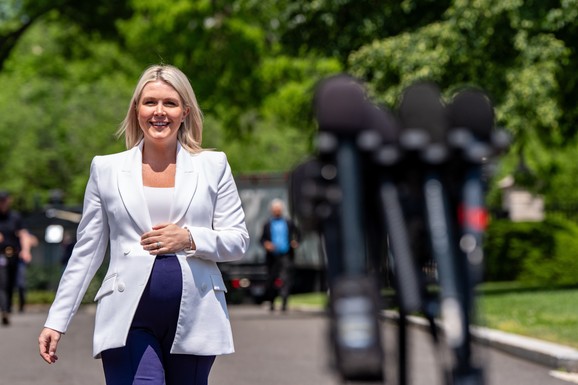 Portparolka Bele kuće odlazi na odsustvo: "Spremam se da se porodim svakog trenutka" (FOTO)