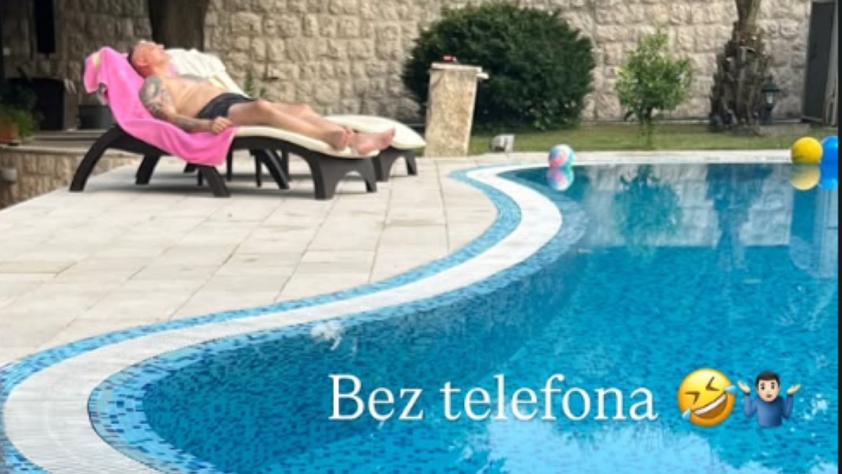 Čeda Jovanović na bazenu