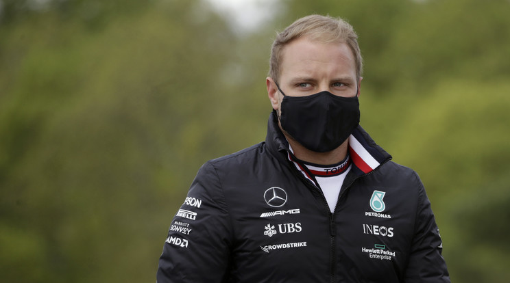 Nincsenek megelédedve Bottas teljesítményével a Mercedesnél. / Fotó: MTI/AP/Luca Bruno