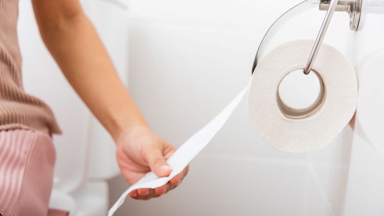 nyilvános WC ülni vagy tartani guggolni