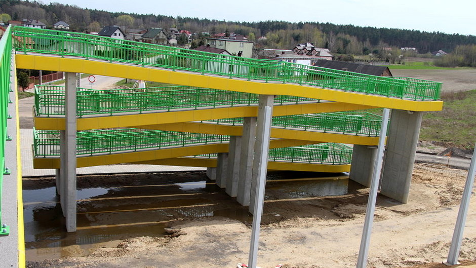 Jest gigantyczna. Kładka dla niepełnosprawnych nad autostradą A1