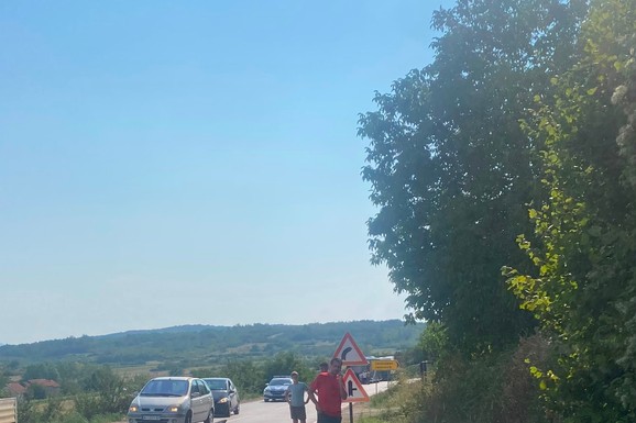 "AUDIJEM" PRETICAO 5 AUTOMOBILA, PA SE ZAKUCAO U KAMION! Otkrivamo detalje nesreće kod Jasenovika: Vozač ČUDOM nije teže povređen (FOTO, VIDEO)