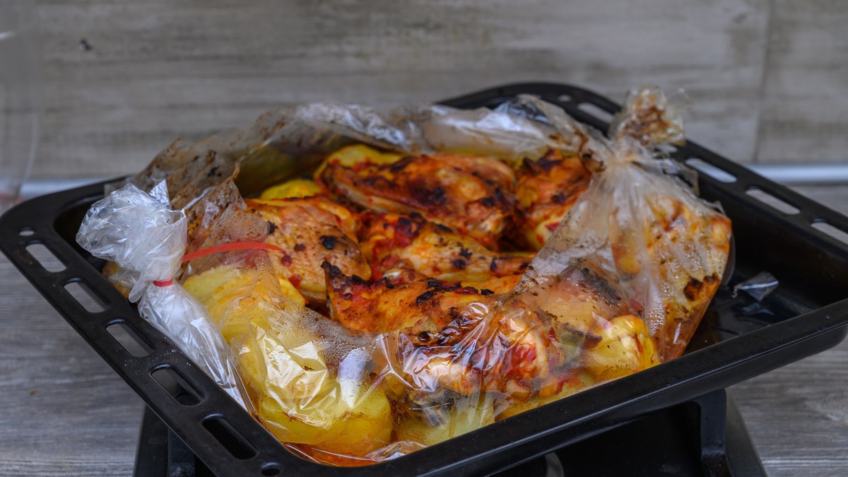 Folija, papir ili kesa za pečenje: Evo šta je najbolje za određenu vrstu mesa i povrća