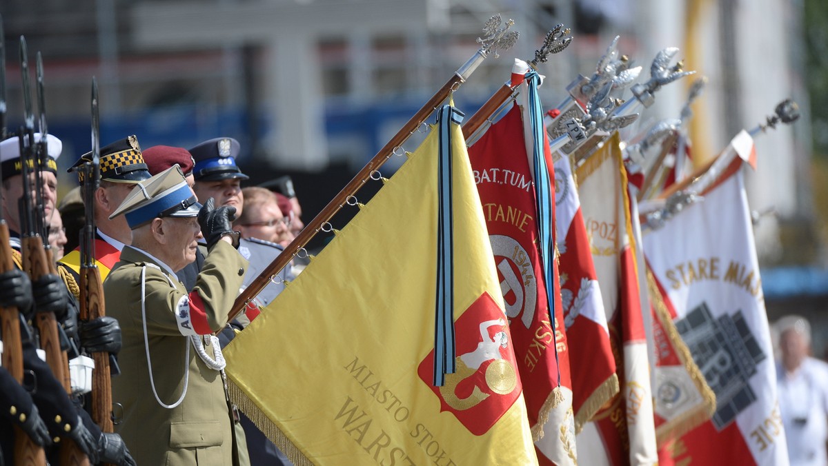 Wolność nie jest dana na zawsze, trzeba ją pielęgnować i być gotowym do jej obrony - mówiła marszałek Sejmu Małgorzata Kidawa-Błońska przed pomnikiem Polskiego Państwa Podziemnego i AK, gdzie złożono wieńce z okazji 71. rocznicy wybuchu powstania warszawskiego.